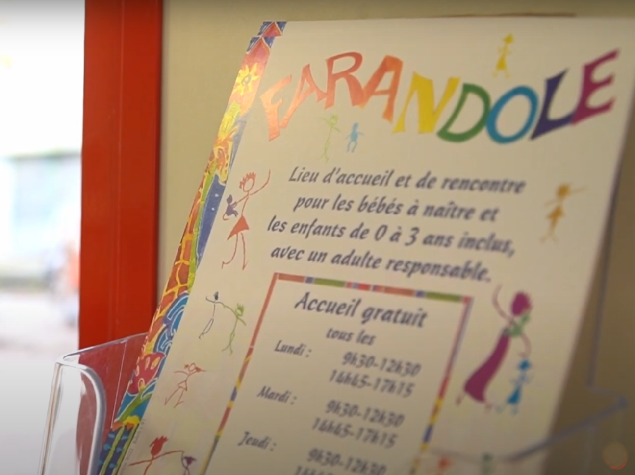 Farandole, lieu d'accueil en Essonne, soutient familles et enfants avec un espace libre, anonyme, convivial, de partage et d'entraide.