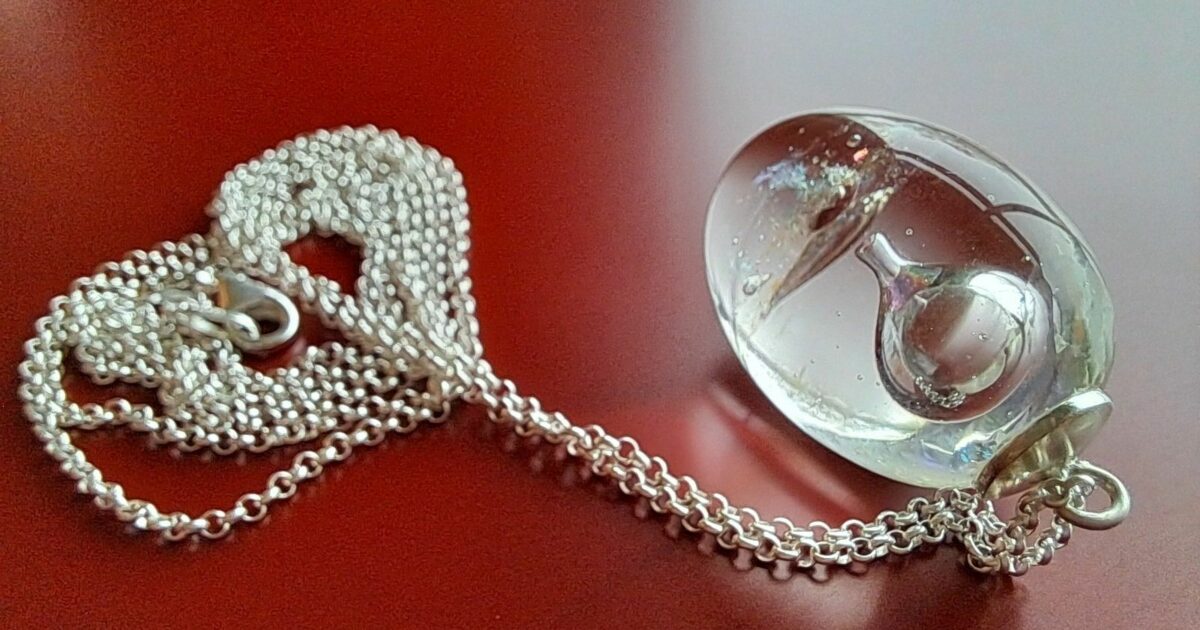 La Perle d'Art : démonstration de filage de verre à la flamme — Carnetin