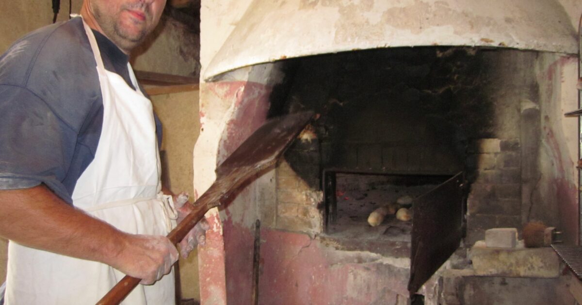 Visite du four à pain en fonctionnement au Château du Mesnil Voysin à Bouray sur Juine — Bouray-sur-Juine