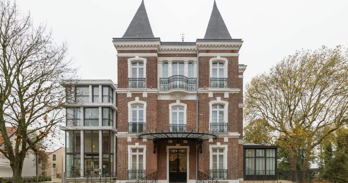 Visite de la réabilitation d'un château du XIXᵉ siècle en résidence pour séniors — Domont