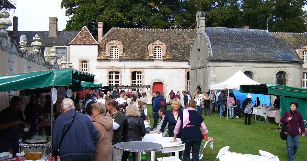 Marché gourmand et artisanat d'art au Château du Mesnil Voysin à Bouray sur Juine — Bouray-sur-Juine